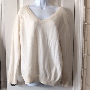 GAP Women's Ivory V-Neck Sweater